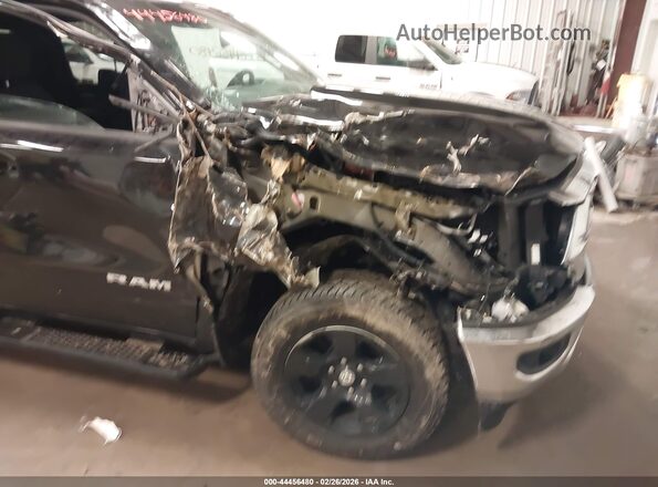 1C6RRFFG2KN722944 2019 RAM 1500 Черный Вид спереди