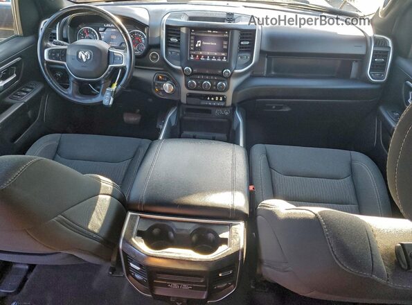 1C6RRFFG9LN384010 2020 RAM 1500 Красный Вид панели приборов