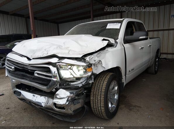 1C6SRFBTXKN602541 2019 RAM 1500 Белый Передняя левая четверть
