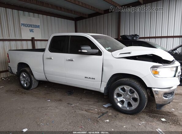 1C6SRFBTXKN602541 2019 RAM 1500 Белый Вид задней части салона