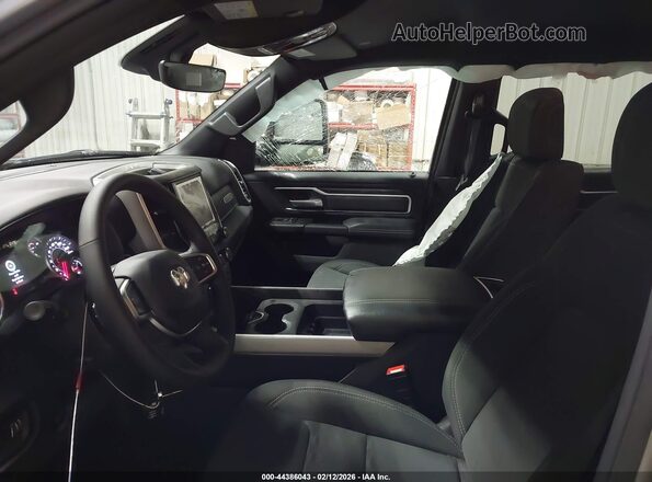 1C6SRFFP2SN690630 2025 RAM 1500 Серебряный Вид салона спереди