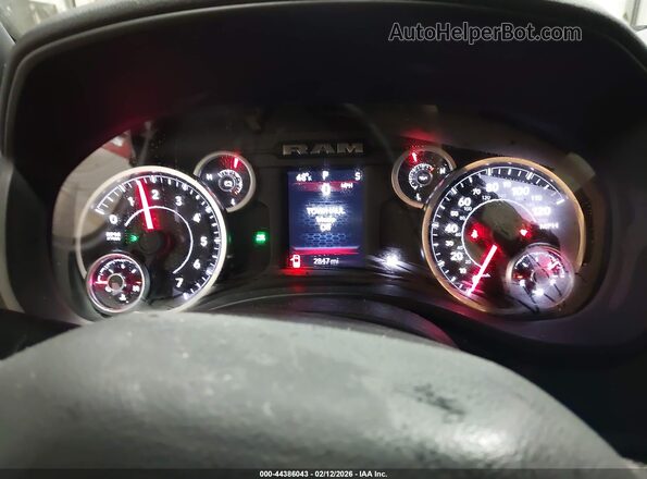 1C6SRFFP2SN690630 2025 RAM 1500 Серебряный Вид задних сидений