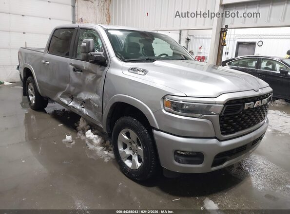 1C6SRFFP2SN690630 2025 RAM 1500 Серебряный Передняя правая четверть