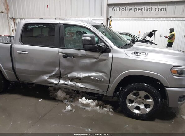 1C6SRFFP2SN690630 2025 RAM 1500 Серебряный Вид задней части салона