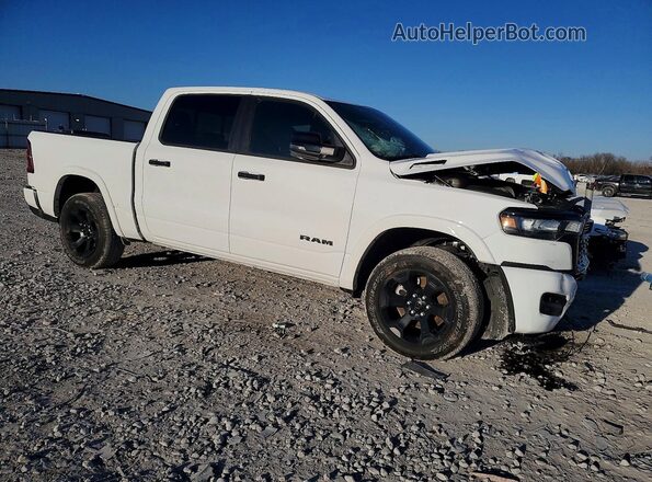 1C6SRFFP8TN154587 2026 RAM 1500 Белый Передняя правая четверть