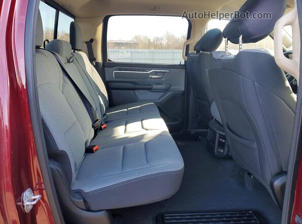 1C6SRFFTXKN892385 2019 RAM 1500 Red Vista de los asientos traseros