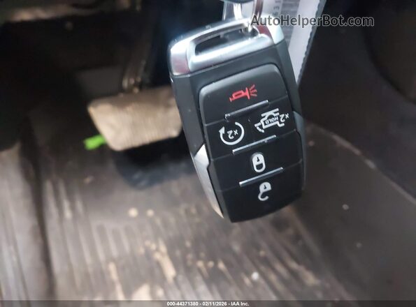 1C6SRFLP7TN263157 2026 RAM 1500 Синий Вид панели приборов