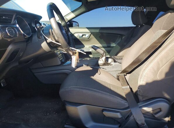 1FA6P8AM8G5274099 2016 FORD MUSTANG Серебряный Вид салона спереди