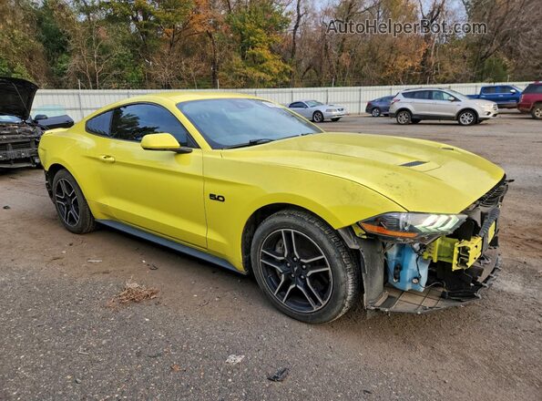 1FA6P8CF3M5113105 2021 FORD MUSTANG Желтый Передняя правая четверть