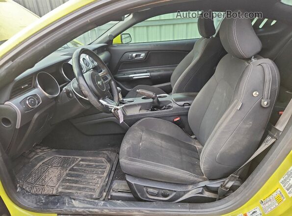 1FA6P8CF3M5113105 2021 FORD MUSTANG Желтый Вид салона спереди