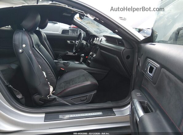 1FA6P8CF7L5121643 2020 FORD MUSTANG Серебряный Вид салона спереди