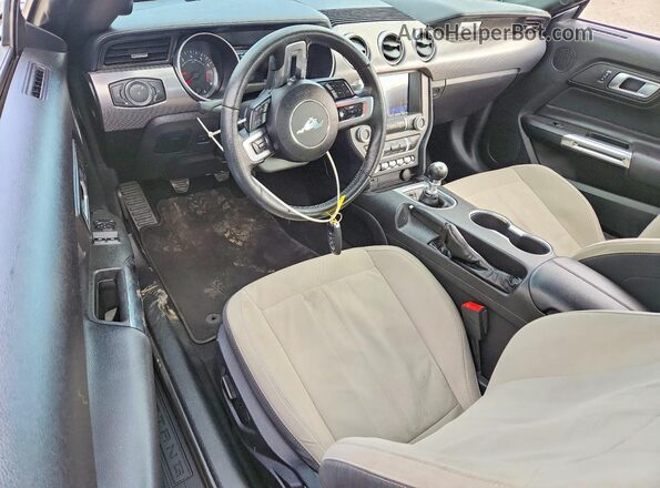 1FA6P8THXK5205052 2019 FORD MUSTANG Черный Вид панели приборов