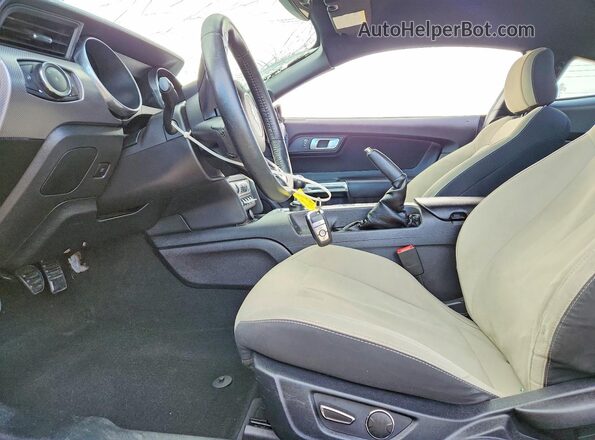 1FA6P8THXK5205052 2019 FORD MUSTANG Черный Вид салона спереди
