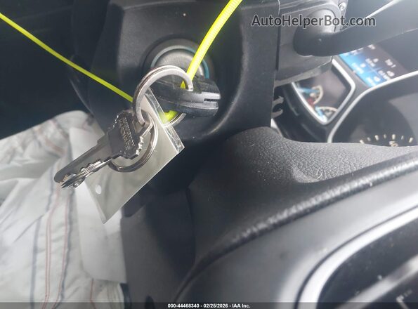 1FADP3F22HL326423 2017 FORD FOCUS Gray Widok deski rozdzielczej