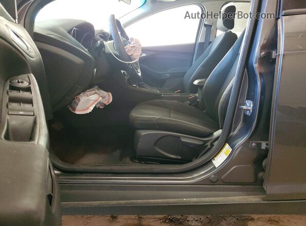 1FADP3F22JL319994 2018 FORD FOCUS Серый Вид салона спереди