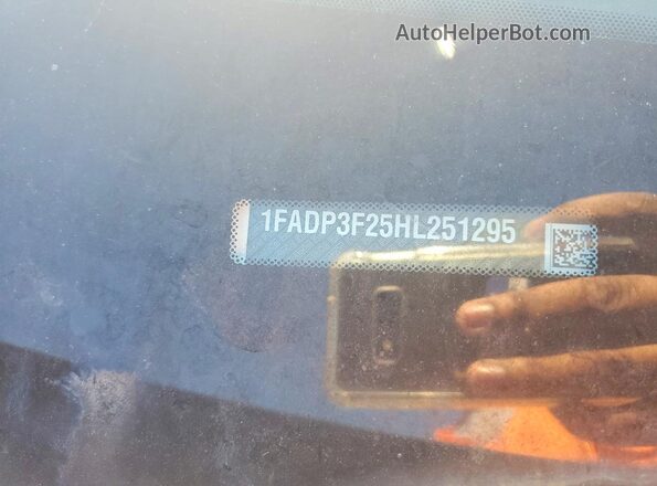 1FADP3F25HL251295 2017 FORD FOCUS Белый Вид подкапотного пространства