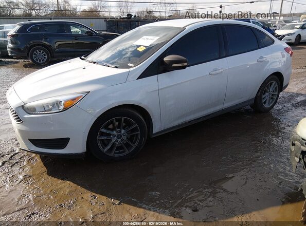 1FADP3F2XHL218888 2017 FORD FOCUS Белый Передняя левая четверть