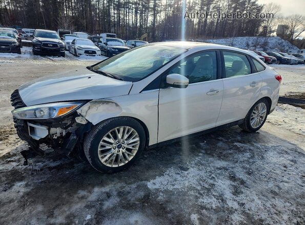1FADP3J29HL268009 2017 FORD FOCUS Белый Передняя левая четверть