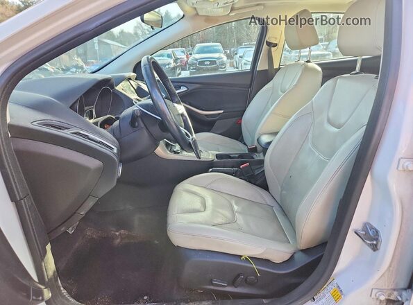 1FADP3J29HL268009 2017 FORD FOCUS Белый Вид салона спереди