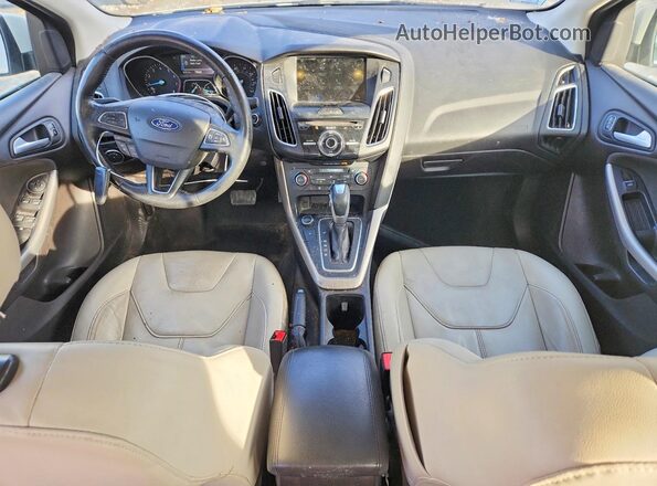 1FADP3J29HL268009 2017 FORD FOCUS Белый Вид панели приборов