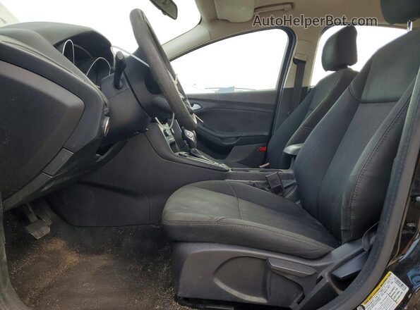 1FADP3K20HL217237 2017 FORD FOCUS Черный Вид салона спереди