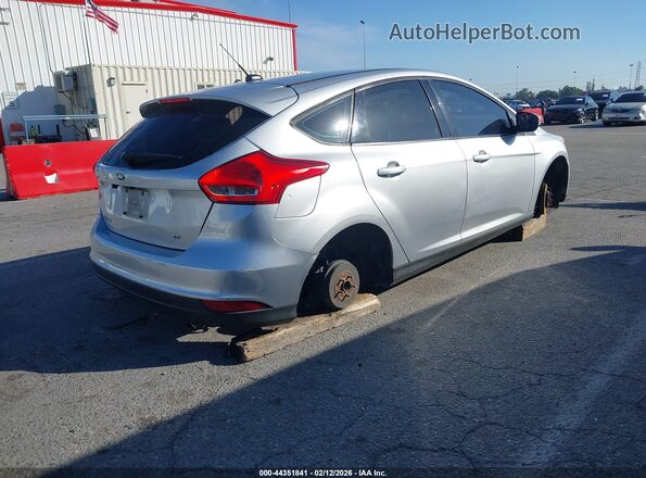 1FADP3K22GL268849 2016 FORD FOCUS Серебряный Задняя правая четверть