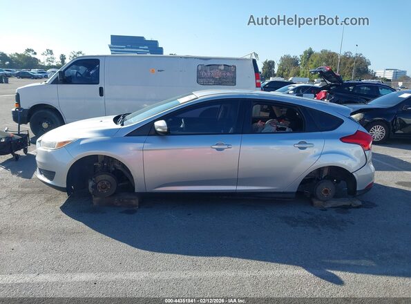 1FADP3K22GL268849 2016 FORD FOCUS Серебряный Вид задней части салона