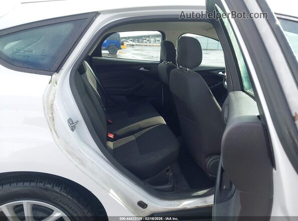1FADP3K25JL217997 2018 FORD FOCUS White VIN կոդի պիտակի տեսք