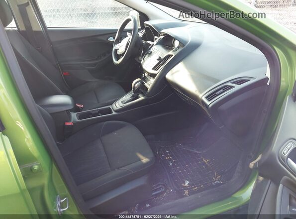 1FADP3K29JL284389 2018 FORD FOCUS Зеленый Вид салона спереди