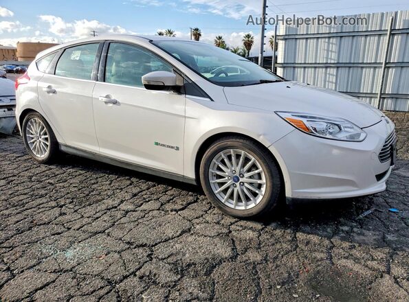 1FADP3R49HL314735 2017 FORD FOCUS White Передня права чверть