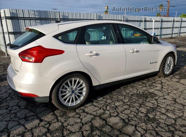1FADP3R49HL314735 2017 FORD FOCUS White Задня права чверть
