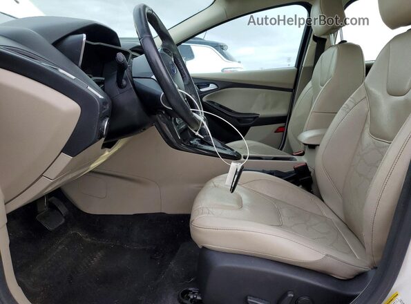1FADP3R49HL314735 2017 FORD FOCUS White Вид салону спереду