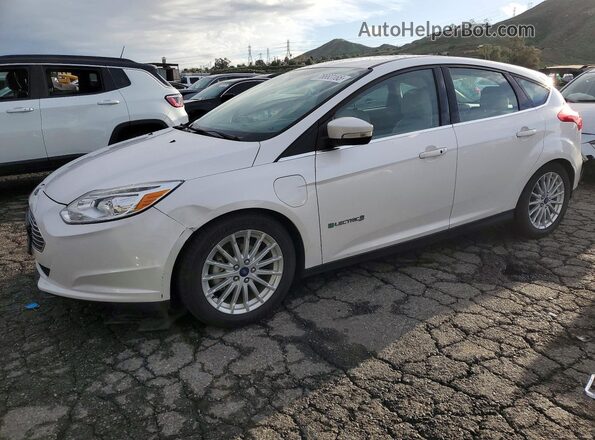 1FADP3R49HL314735 2017 FORD FOCUS White Передня ліва чверть