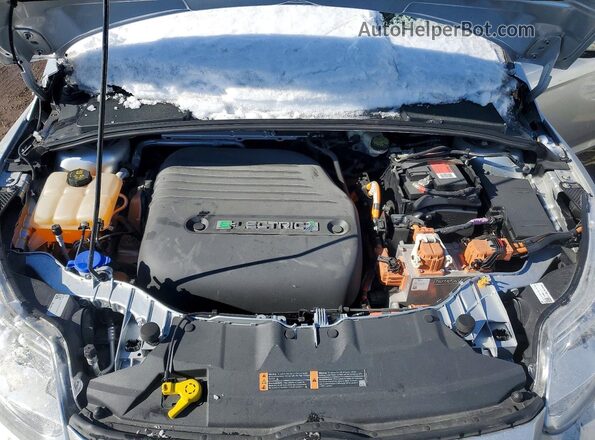 1FADP3R4XHL277789 2017 FORD FOCUS Серебряный Вид задней части салона