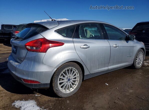 1FADP3R4XHL277789 2017 FORD FOCUS Серебряный Задняя правая четверть