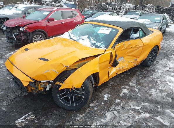 1FATP8UH2J5156381 2018 FORD MUSTANG Оранжевый Вид спереди