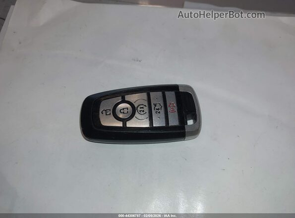 1FATP8UH8J5124065 2018 FORD MUSTANG Серебряный Вид панели приборов