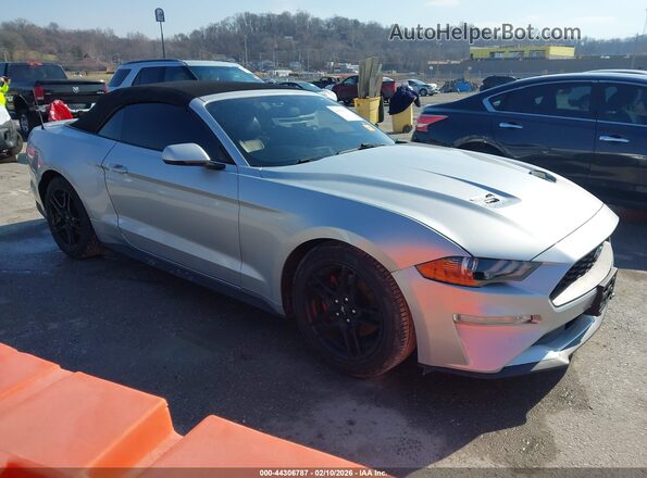 1FATP8UH8J5124065 2018 FORD MUSTANG Серебряный Передняя правая четверть