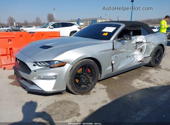 1FATP8UH8J5124065 2018 FORD MUSTANG Серебряный Передняя левая четверть