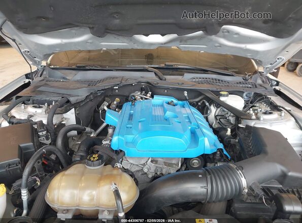 1FATP8UH8J5124065 2018 FORD MUSTANG Серебряный Вид сзади