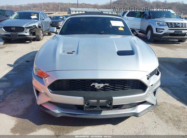1FATP8UH8J5124065 2018 FORD MUSTANG Серебряный Вид щитка приборов