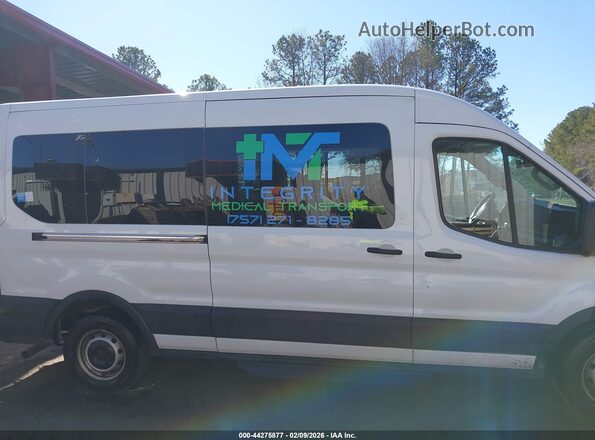 1FBAX2C88LKB20316 2020 FORD PASSENGER White Вид задньої частини салону