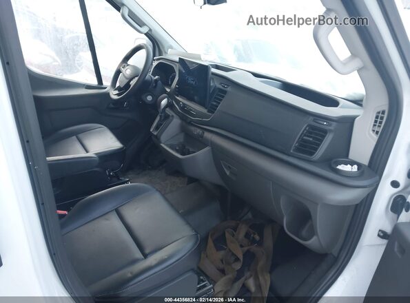 1FBAX2C8XRKB57487 2024 FORD PASSENGER Белый Вид салона спереди