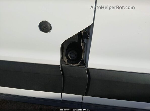 1FBAX2Y83NKA83798 2022 FORD PASSENGER White Widok z przodu