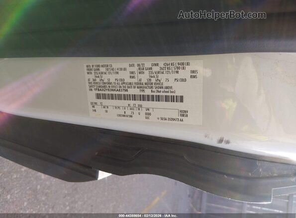 1FBAX2Y83NKA83798 2022 FORD PASSENGER White Widok komory silnika