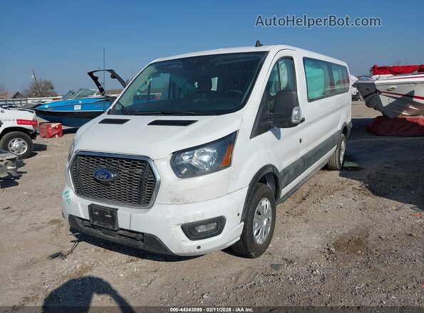 1FBAX2Y84RKA17041 2024 FORD PASSENGER Белый Передняя левая четверть