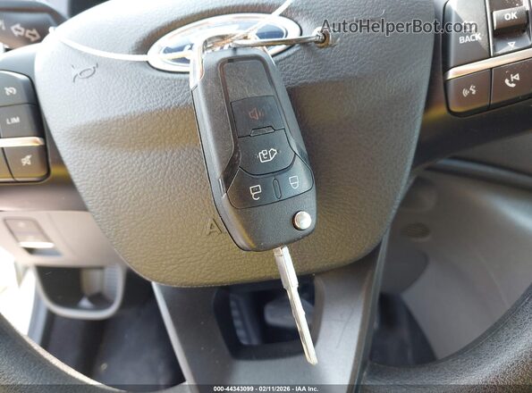 1FBAX2Y84RKA17041 2024 FORD PASSENGER Белый Вид панели приборов