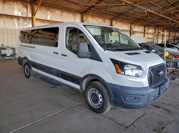 1FBAX2Y85NKA14319 2022 FORD PASSENGER Белый Передняя правая четверть