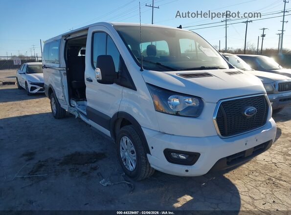 1FBAX2Y88RKA83446 2024 FORD PASSENGER Белый Передняя правая четверть