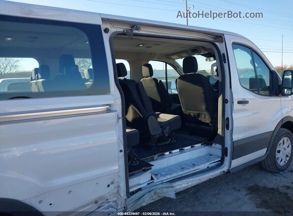 1FBAX2Y88RKA83446 2024 FORD PASSENGER Белый Вид спереди